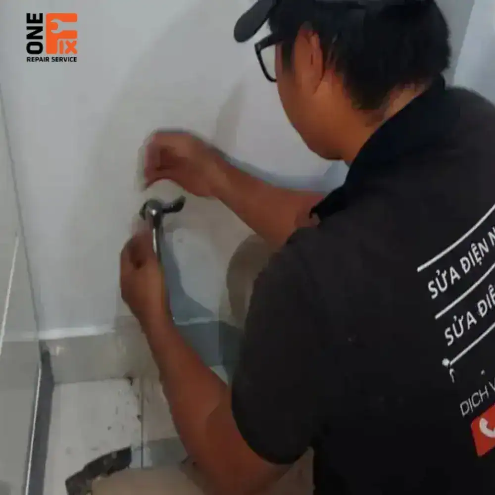 Sửa ống nước r&ograve; rỉ &acirc;m tường