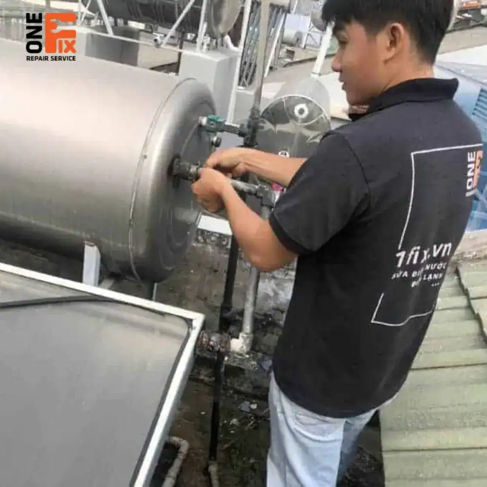 Dịch vụ sửa máy nước nóng năng lượng mặt trời 1 Kiểm tra rò rỉ đường ống