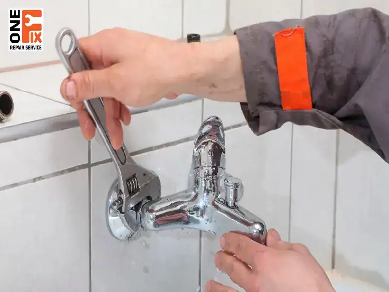 Để sửa v&ograve;i hoa sen hiệu quả khi bộ phận hỏng l&agrave; củ sen, cần kiểm tra t&igrave;nh trạng ron cao su v&agrave; van điều tiết nước