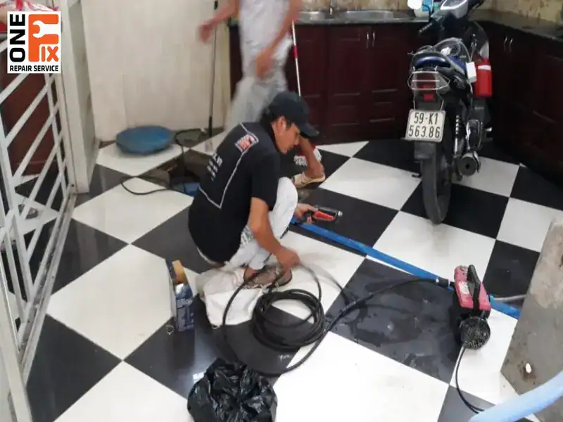 Việc vệ sinh bồn nước nhựa c&oacute; nhiều điểm kh&aacute;c với vệ sinh t&eacute;c nước inox, đ&ograve;i hỏi người thực hiện c&oacute; kinh nghiệm, chuy&ecirc;n m&ocirc;n