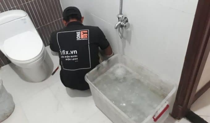 Bồn cầu đã được sửa phao xong, nước ngắt đúng mực, không còn rò rỉ