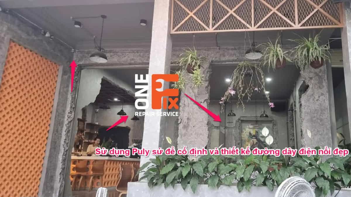 So sánh hình ảnh trước và sau khi đi dây điện nổi chuyên nghiệp, một bên lộn xộn và một bên gọn gàng