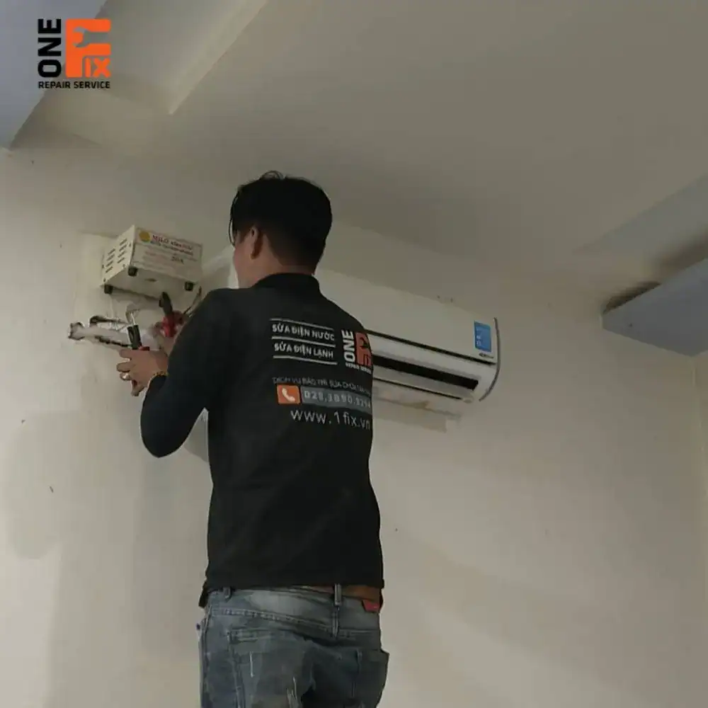 Máy lạnh treo tường được 1Fix lắp đặt hoàn thiện, gọn gàng và thẩm mỹ tại TPHCM.